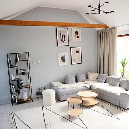 Cozy Modern In The Old Town - Hlavna Street Apartmán *