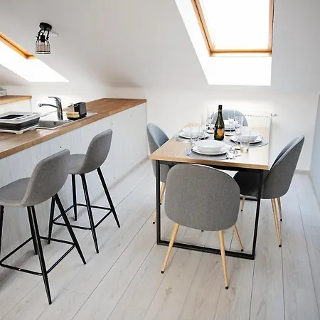 Cozy Modern In The Old Town - Hlavna Street Апартаменты