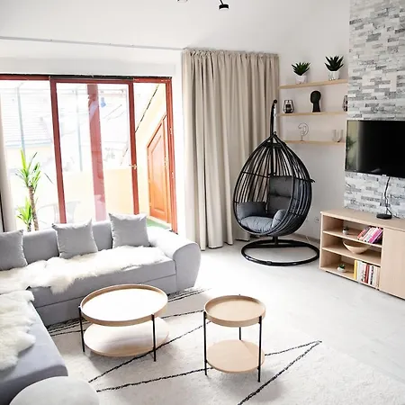 Апартаменты Cozy Modern In The Old Town - Hlavna Street *