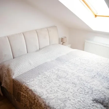 Апартаменты Cozy Modern In The Old Town - Hlavna Street *