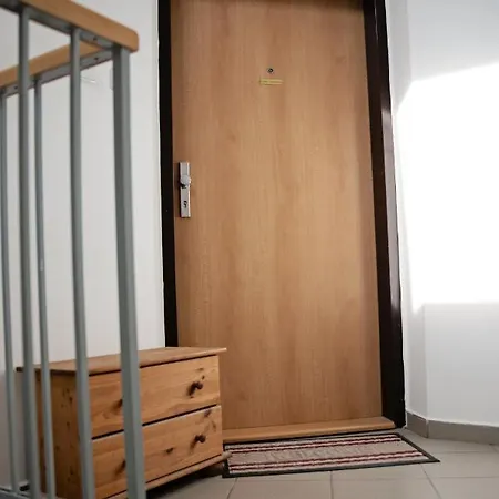 Cozy Modern In The Old Town - Hlavna Street Apartmán