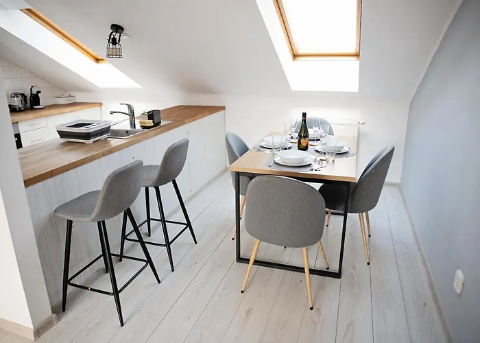 Cozy Modern In The Old Town - Hlavna Street アパート