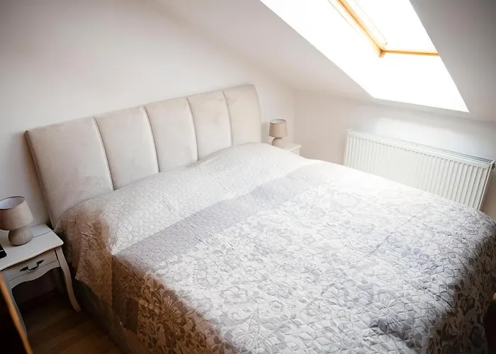 Apartman Cozy Modern In The Old Town - Hlavna Street *